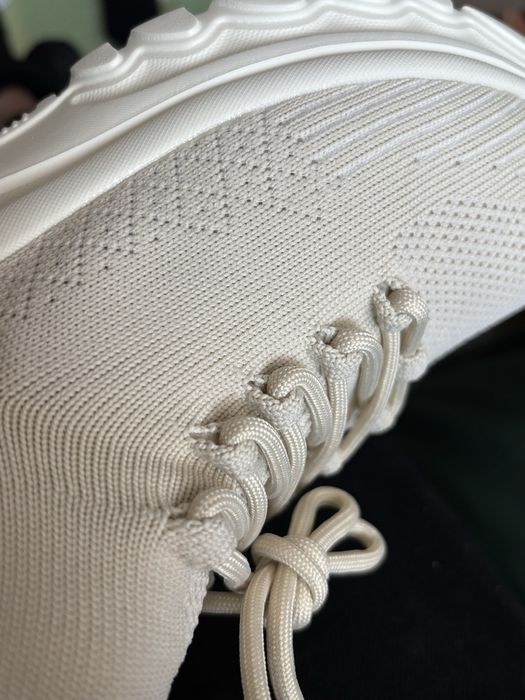 Нови обувки елегантни изчистени бежави