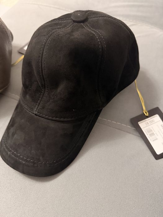 Продам кепки новые