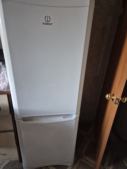 Холодильник Indesit