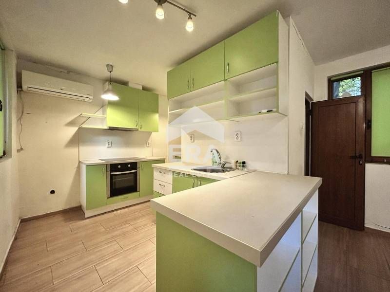 Дава се под наем Офис в София, Център - 104 кв.м за 987.36 € - Снимка #2