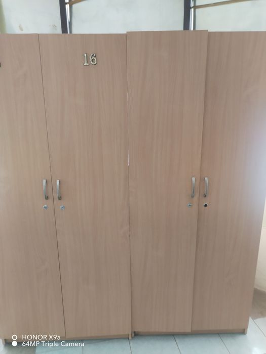 Продам шкафы для одежды.