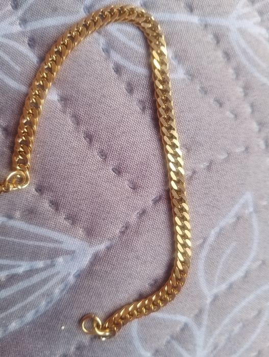 Ланец за ръка в златен цвят