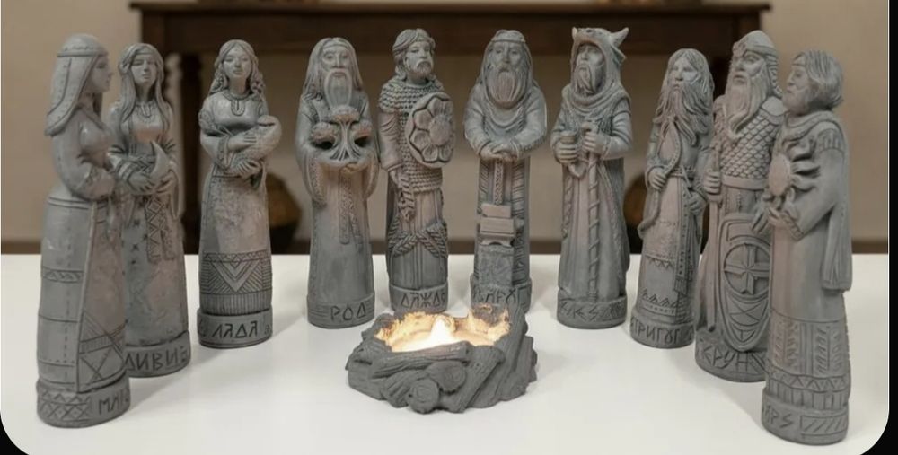 Набор красивых  статуэток