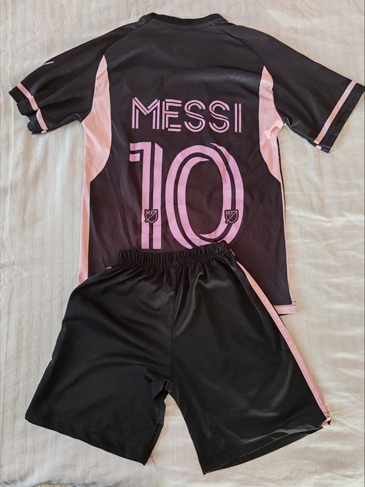 Детски футболен екип