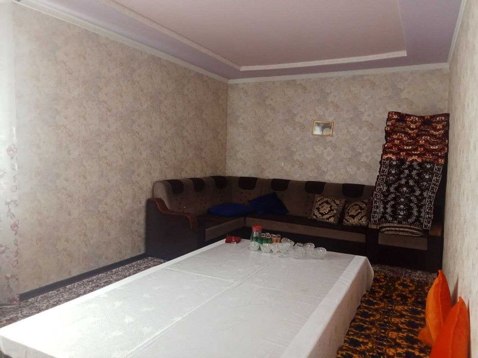 10-соток, 7-хонали ховли сотилади.