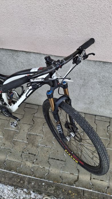 Bicicleta full suspension VTT full carbon 29