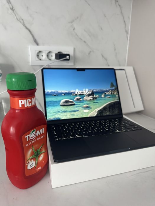 Macbook Air M4 - IMPECABIL, la cutie, accept orice proba