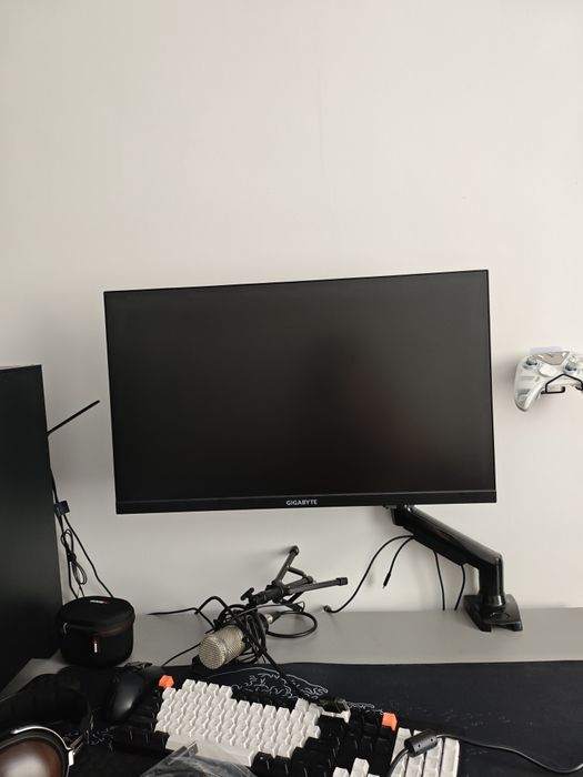 Gigabyte G27F2, 27 дюймов, 165 герц, есть полосы