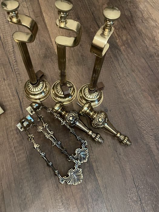 Кронштейны и держатели для штор