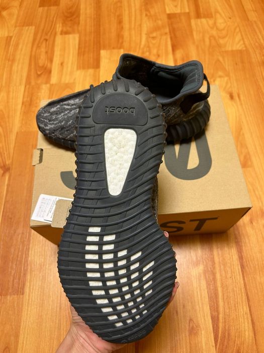 Yeezy Boost 350 V2 Dark salt
