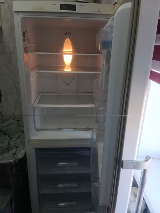 Продам холодильник LG