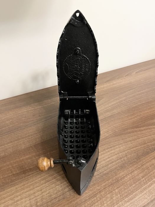 Fier de calcat  Vulkan vechi model foarte  RAR !