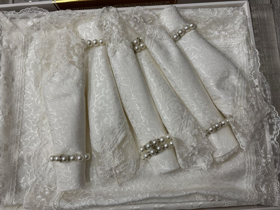 Чисто нов комплект за сервиране от дантела