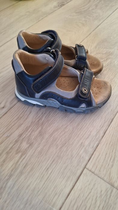 Сандалии кожаные