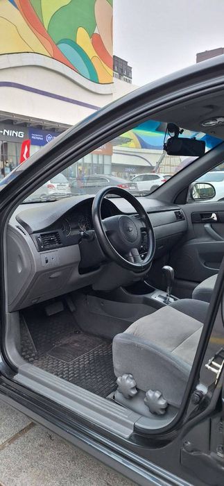 Gentra avtomat sotiladi