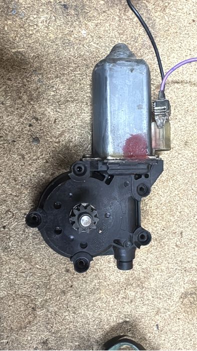 Моторчик стеклоподъемника BMW E36