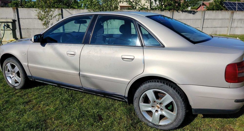 Vând Audi A4, an 2000, km 420000 reali