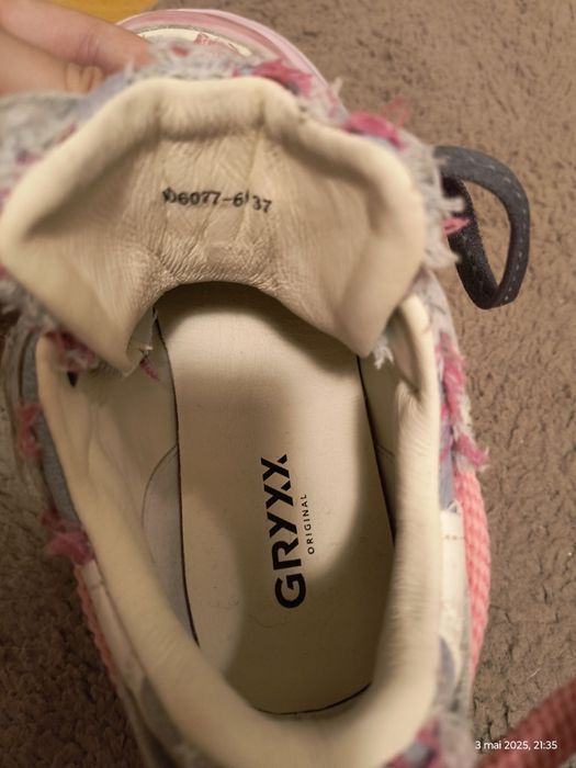 Vand adidasi roz marimea 37 cu piele pe interior