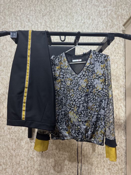 Женский костюм. С брюками.