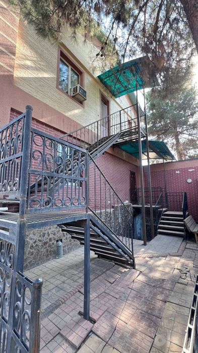 Продается участок с домом, ориентир: Янги Узбекистан, 6 соток 180м²