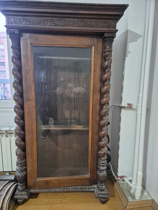 Vitrina antica din stejar