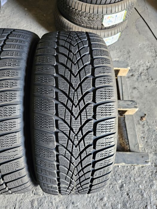 2 anvelope iarna 225 55 17 Dunlop Runflat