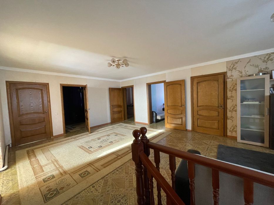 Продается просторный трех этажный дом