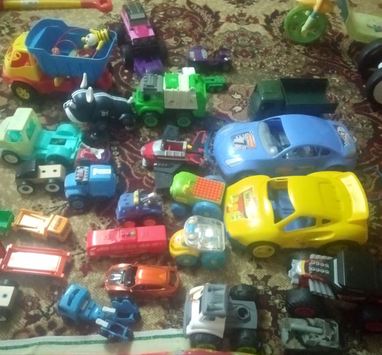 Игрушка машины продается! Игрушка детская машина киндер! Tayyor biznes