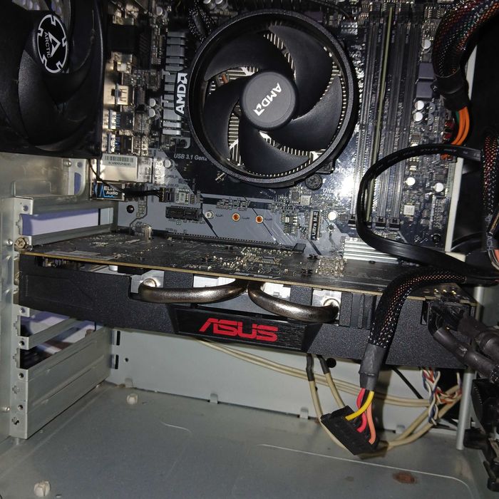 Vand/schimb Pc gaming