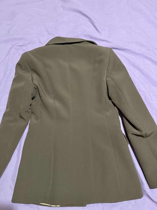 Дамско кафяво вталено сако