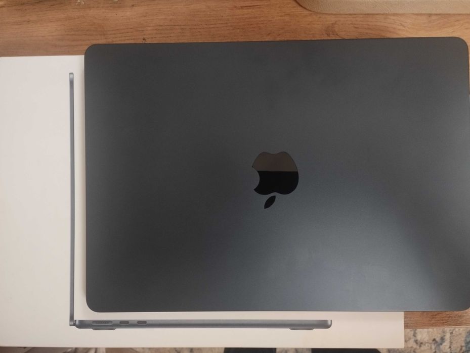 MacBook Air M2 Midnight (8 / 256)
