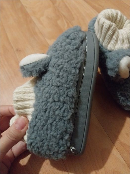 Продам детские тапочки