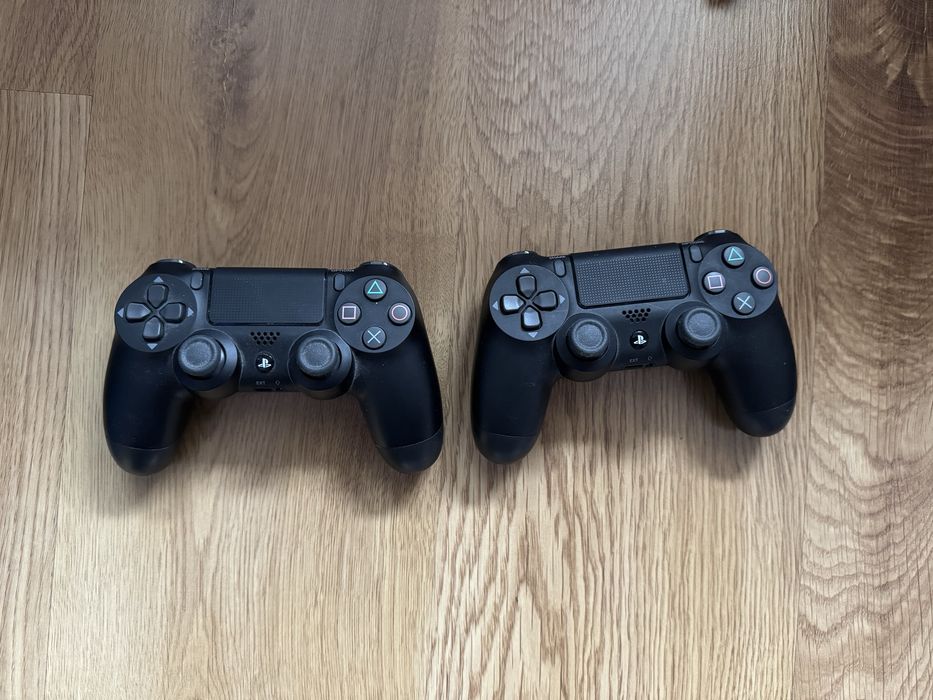 Ps 4 pro 1 TB + два джойстика