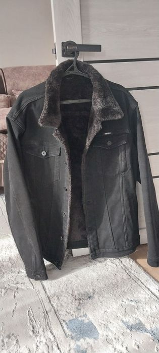 Джинсовка куртка с мехом .черный