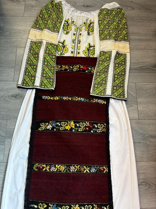 Vand costum popular autentic