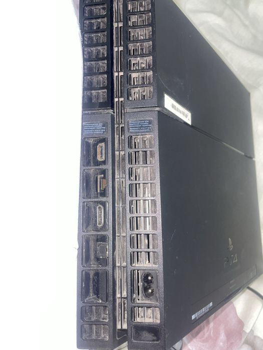 Продам PS4 fat 500гб срочно продам