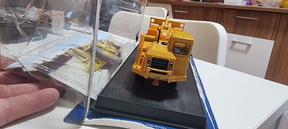 machetă tractor scraper