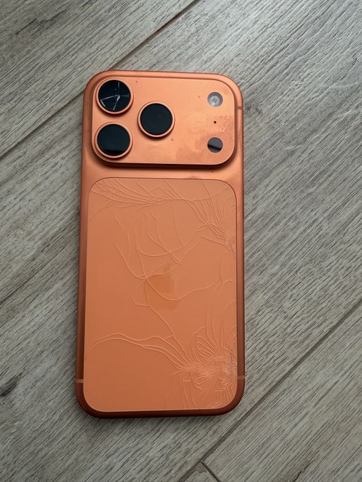 Продам СРОЧНО Айфон 17 про