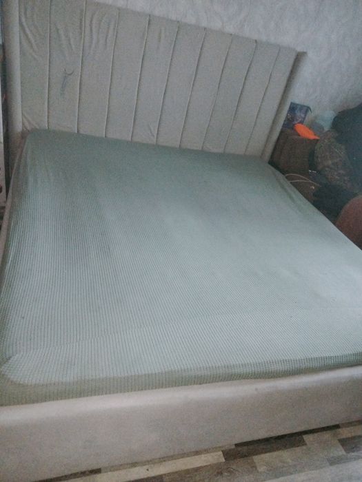 Продам двухспальную кровать