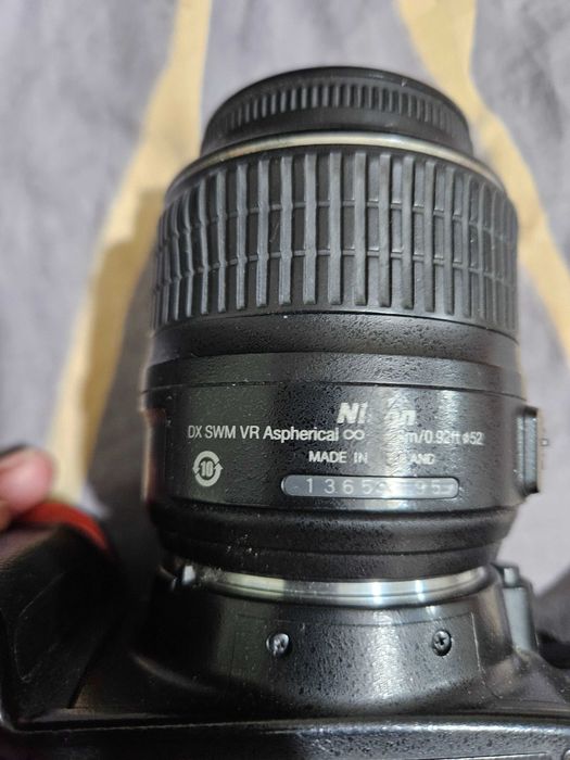 Срочно Nikon D3000 + объектив 18–55 mm Торг есть.