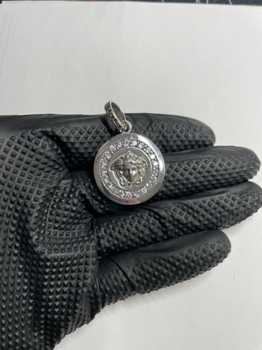 Сребърен медальон Versace подарък(без драскотини или наранявания)