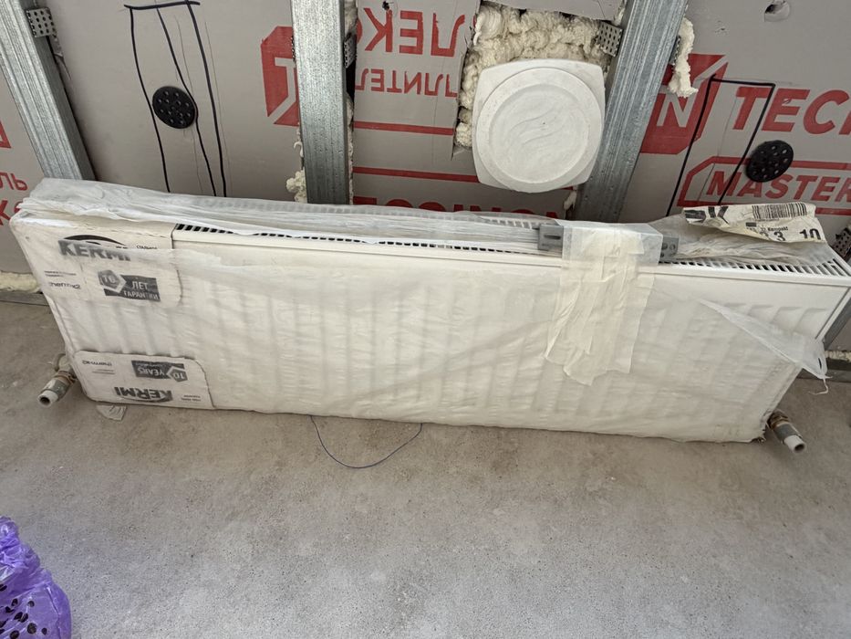 Продам батарею Kermi новая