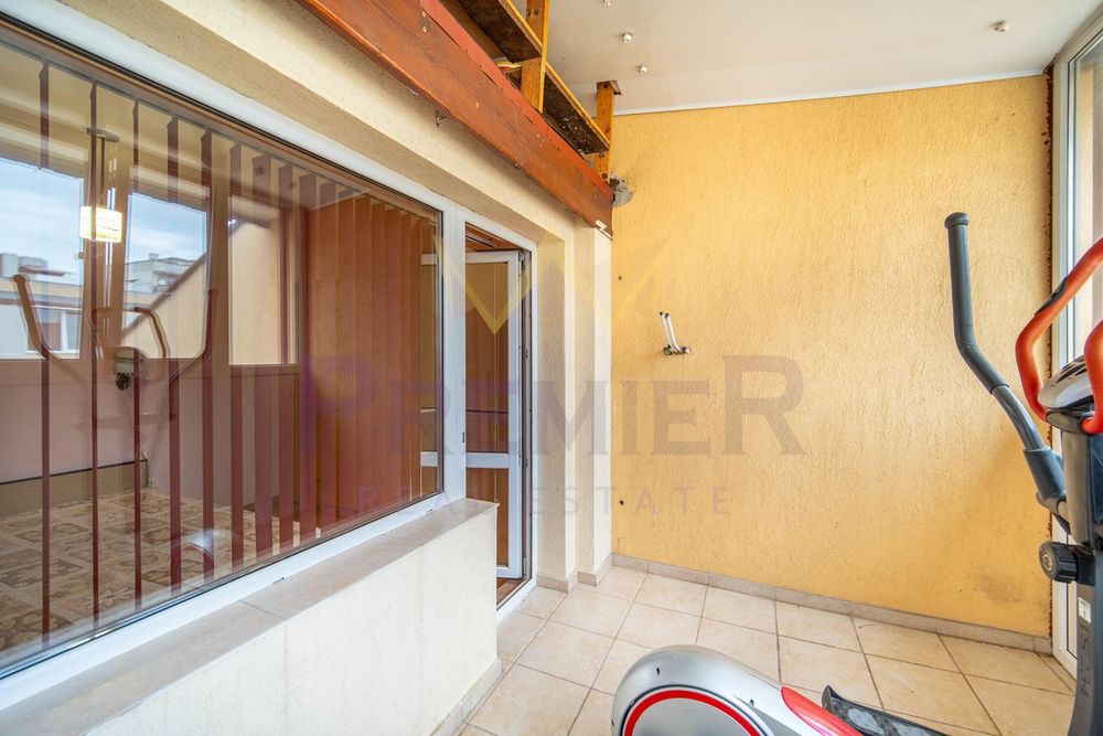 Продава се Тристаен апартамент в Варна, Възраждане 1 - 97 кв.м за 2217 €/кв.м - Снимка #11