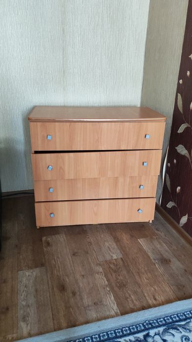 Продам комод 2000 тн.