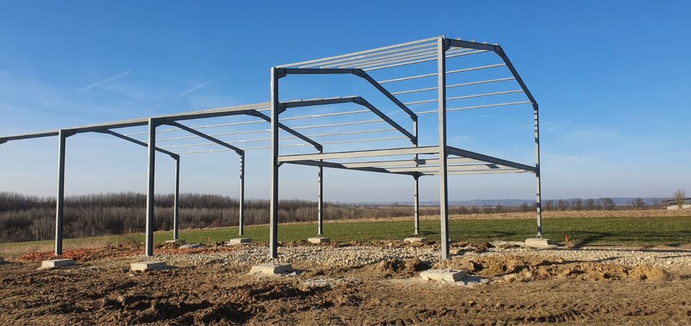 Vand hala metalica 12X35 metri cu panouri sandwichi