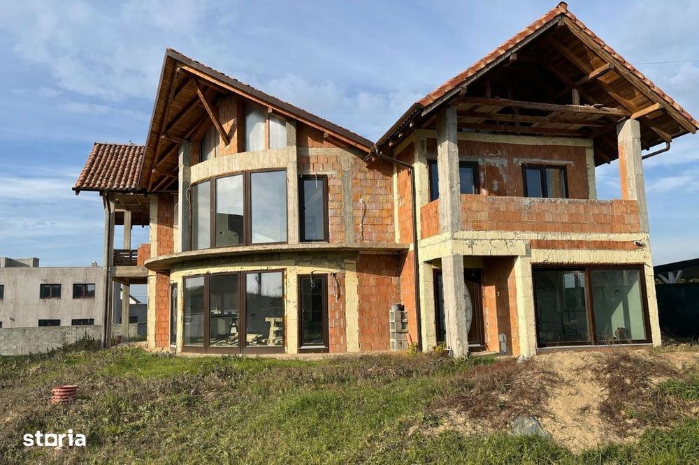 Casǎ de vânzare 7 camere P+E Sânmartin