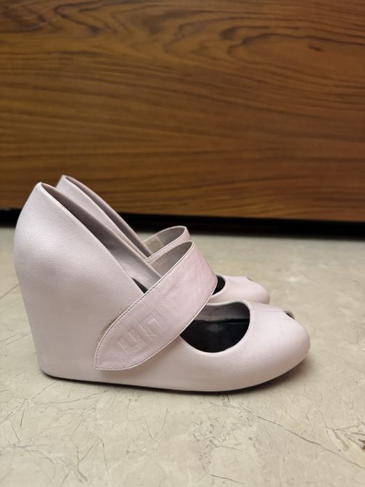 Нови обувки на United Nude 37