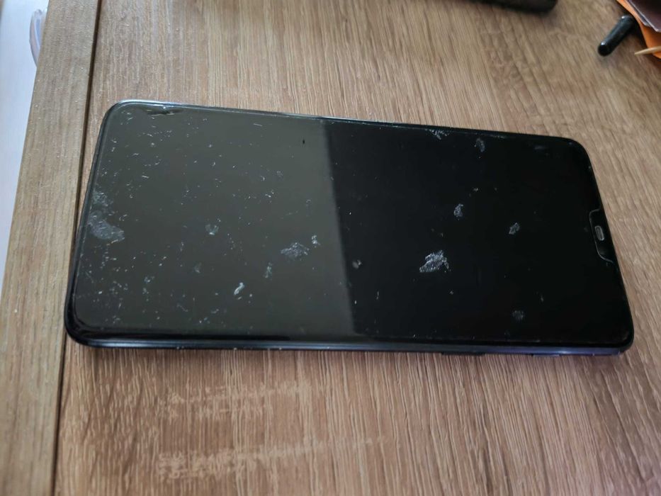 Vand telefon One plus 6