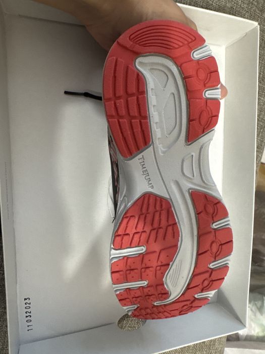 Новые кроссовки 33 размер