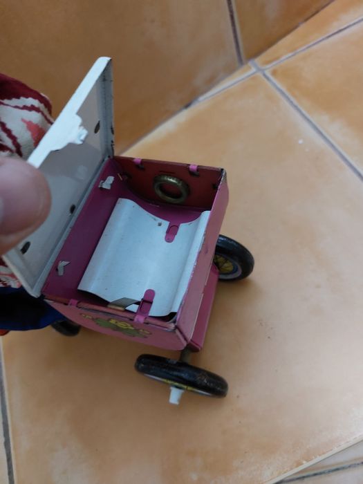 Jucarie veche, China, fata pe tricicleta